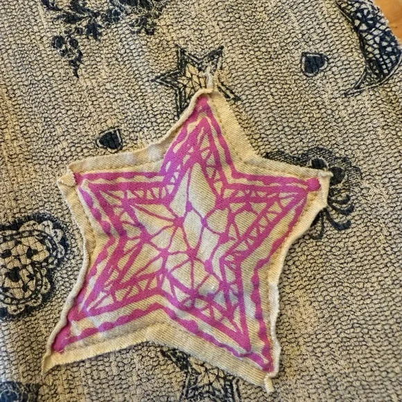 Scrapbook Beige Shirt with Black and Yellow Graphic - Picture 11 of 16